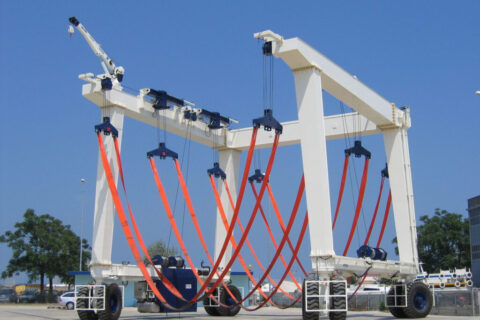 Tyred Yacht Crane